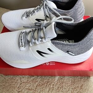 NEW Women's New Balance Fresh Foam ROAV Running Shoes Size 7.5